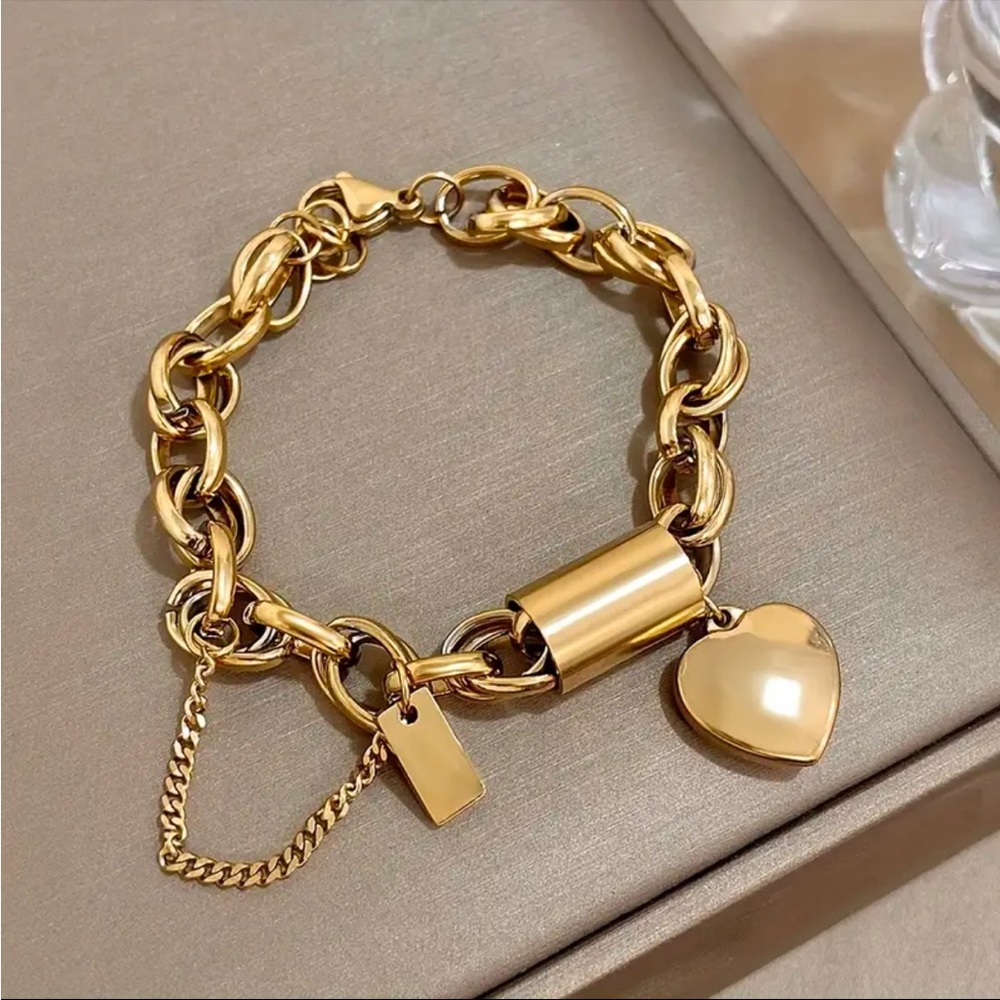 Golden Chunky Heart Pendant Stainless Steel Bracelet New in Pkg.